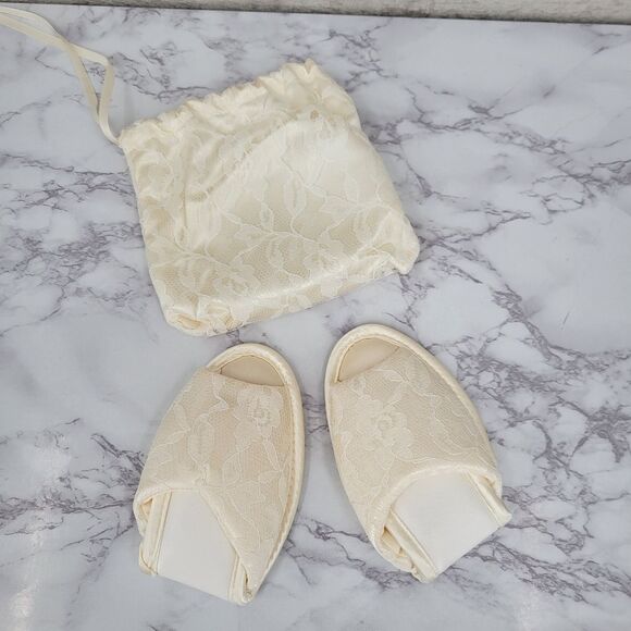 Vintage Cream Satin and Lace Women's House Slippers 60s Peep Toe - Picture 3 of 13